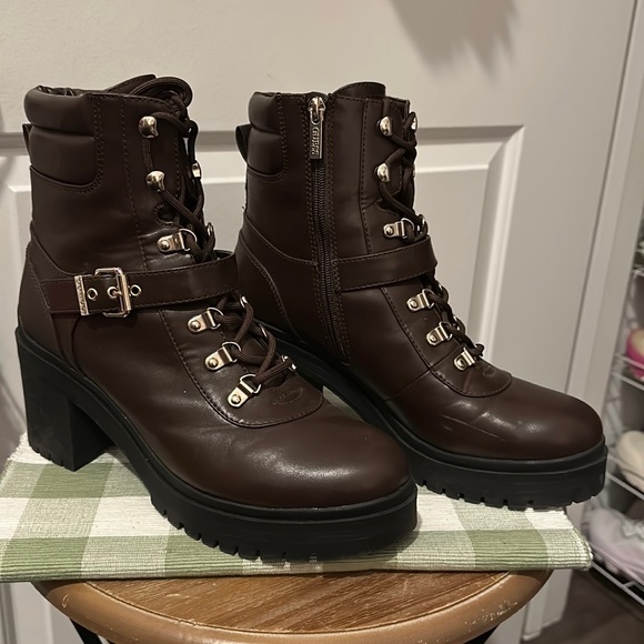 🪧 Stunning, Guess Platform Combat Ankle Booties, EUC - Picture 4 of 16